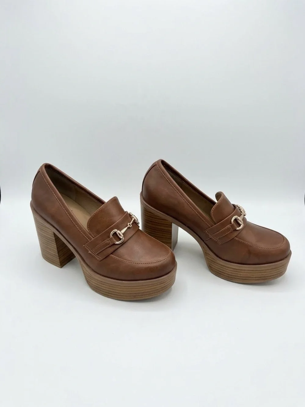 NWOT Style Cognac Platform Loafers Heeled Block Heels Gold Buckle size 8 M